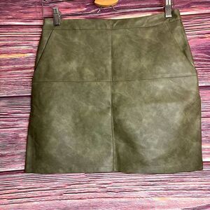 Stella Luce Faux Leather Sage Green Skirt with Pockets. Size Large.